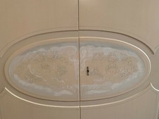 camera completa usata in legno con letto e comodini in ferro battuto