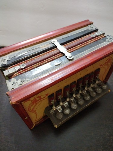 Rara antica fisarmonica