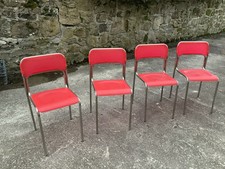 4 Sedie In Metallo E Plastica Rosse Impilabili