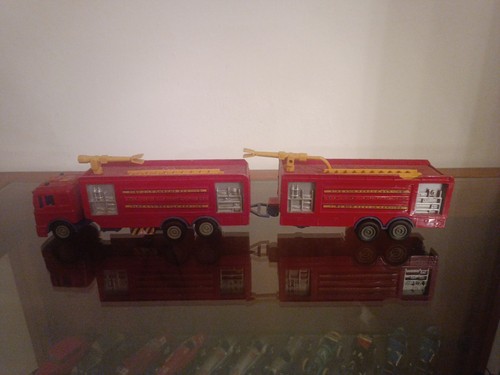 Vecchio camion con - camion, rimorchio