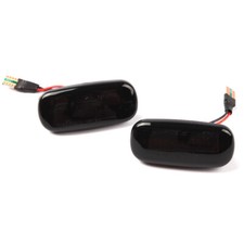 Frecce laterali nere per Audi