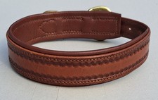 Collare in pelle punzonata per