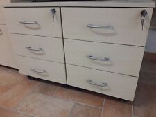 Scrivania completa di cassettiera, fotocopiatrice, poltrone