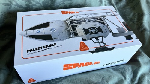 Space 1999 pallet - 1999,