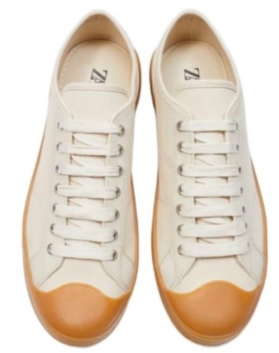 Scarpe ginnastica nuove con - ginnastica,