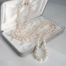 Collana filo lungo con perle