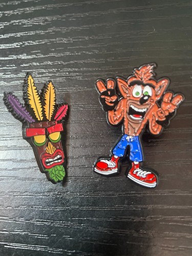 Crash bandicoot enamel pin - bandicoot,