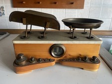 Bilancia a due piatti