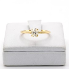 Anello Solitario in Oro Giallo