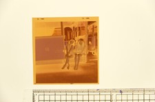 FOTOGRAFIA EROTICA due giovani donne sulla carrozza di un tram anni '70