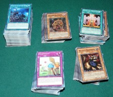 YU-GI-OH! YUGIOH LOTTO DI CIRCA 650 CARTE VARIE SERIE ANCHE VINTAGE (1)