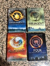 Saga “Divergent” (Insurgent, Allegiant, Four)