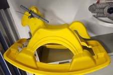 Cavalluccio A Dondolo In Plastica. Con Impugnature Di Scorta. In Ottime Condizio
