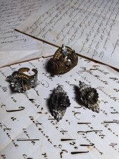 Lotto orecchini a clip e 2 anelli vintage, Stile Liberty, metallo colore ottone.