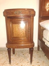 Comodino stile liberty