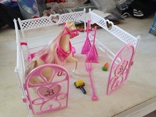 BARBIE BAMBOLA BARBIE LOTTO ACCESSORI ASSORTITI SET MANEGGIO CON CAVALLO 