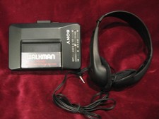 Lettore audiocassette radio vintage Sony Walkman WM-F2015 con testina Ph PER RICAMBI GD!