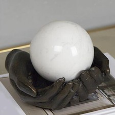 Sfera estetica in marmo bianco