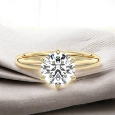 Anello di fidanzamento in oro