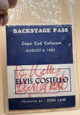 ELVIS COSTELLO 1983 BACKSTAGE
