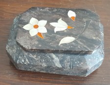 antico cofanetto scatola portagioie in marmo con inserti a fori in madreperla