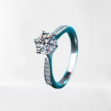 anello solitario in argento e moissanite 0,5 ct