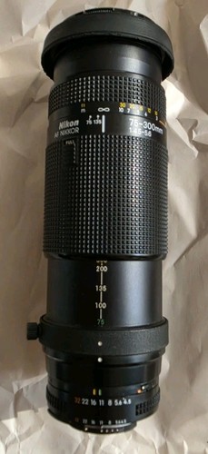 Nikon nikkor 300 mm - 75-300,
