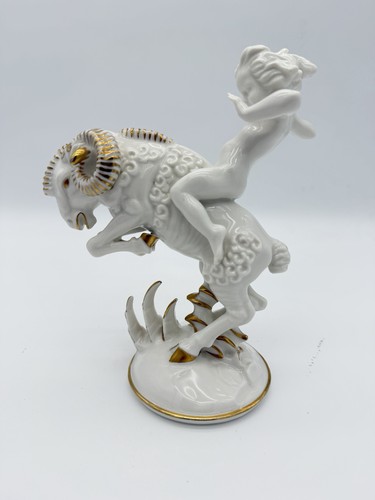 Statuina ariete putto
