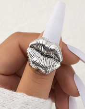 Anello donna a forma di labbra