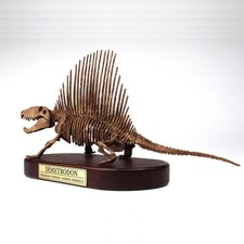 Statua dinosauro scheletro
