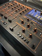 Roland DJ-2000 Professional DJ
