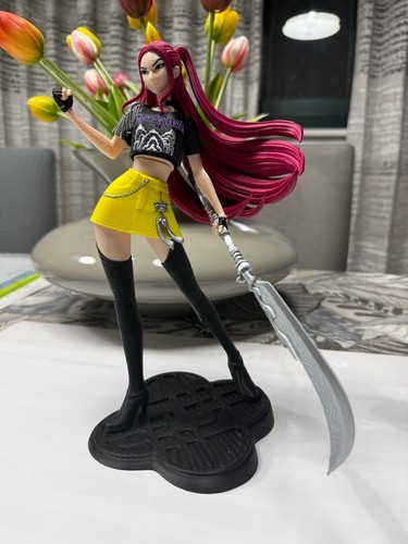 Mira pop demon - k, statua