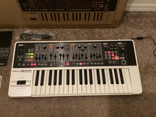 Roland gaia - sh-01,