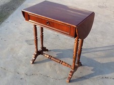 tavolino in noce con alette epoca Napoleone lll