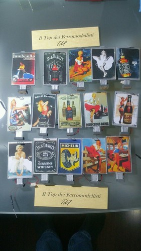 Cartellone pubblicitario con - cartellone,