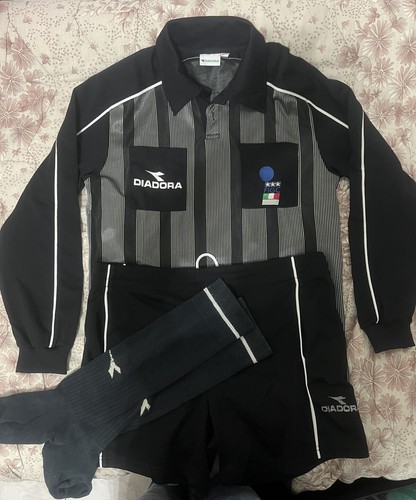 Divisa arbitro calcio - arbitro, italia