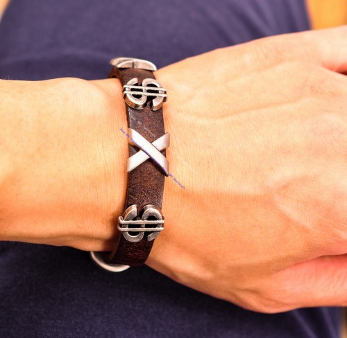 Bracciale pelle rivetto