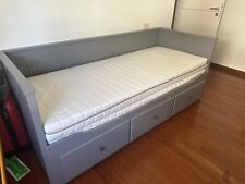 Divano Letto ikea Hemnes con 3 cassetti e due materassi colore Grigio.