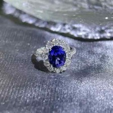 Anello ovale in oro bianco