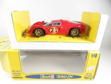 Auto da corsa 1:18 Revell