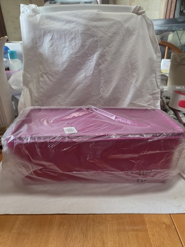 Tupperware jumbo bread keeper - jumbo,