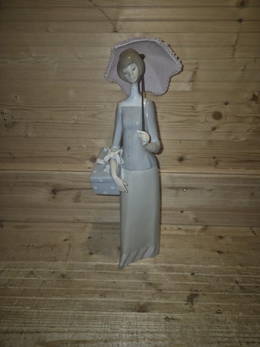Superb retired lladro - 5/8",