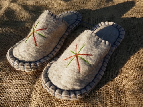 Pantofole feltro fatte a - in,