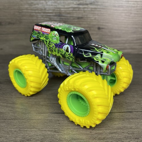 Monster jam grave digger - monster,