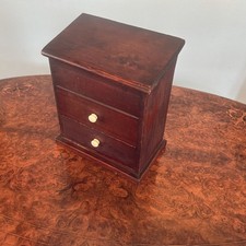 Una scatola vittoriana - una, di