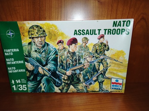 Soldatini figurini esci o - 1/35,