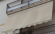 Gia'smontate ,vendesi due tende da sole a caduta,larghezza di 4 e 3 metri. 