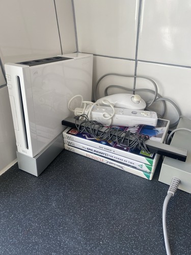 Nintendo wii console unboxed - nintendo,