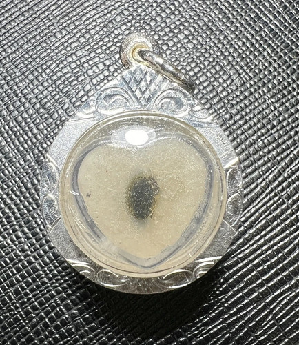 Raro ciondolo amuleto