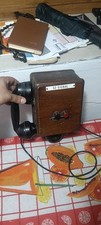 Antico telefono in legno